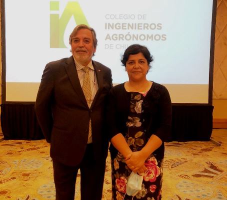 Director Nacional de INIA recibió premio del Colegio de Ingenieros Agrónomos de Chile